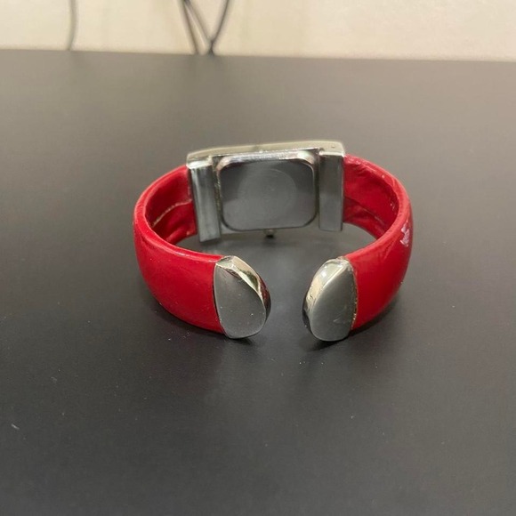 WATCH - Picture 2 of 3